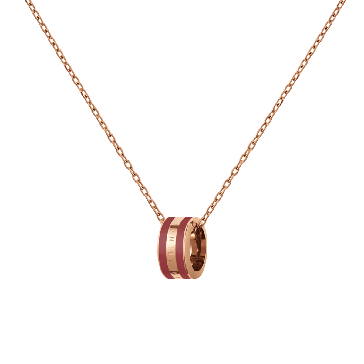 Collana *Emalie Cherry Blush* in oro rosa con ciondolo ad anello e dettagli smaltati color ciliegia su sfondo bianco opaco.