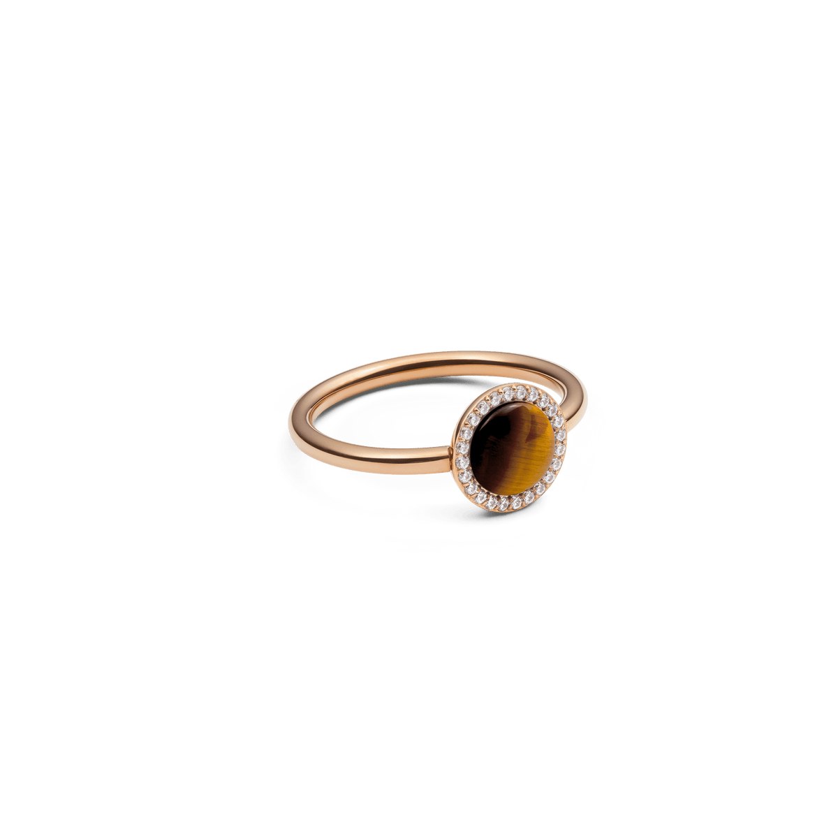 Dettaglio laterale dell'anello *Audrey* dal design bombato: la pietra occhio di tigre cabochon è incastonata al centro e circondata da cristalli bianchi. Il gambo è realizzato in acciaio con placcatura in oro rosa.