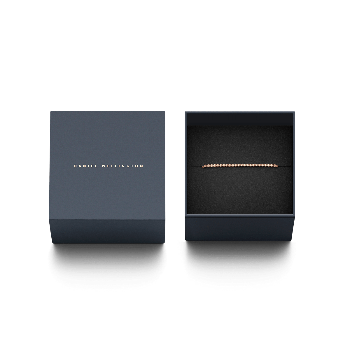 Bracciale tennis Federica Scagnetti impreziosito da cristalli color pesca, presentato nella confezione regalo Daniel Wellington con interno nero e logo stampato in oro.