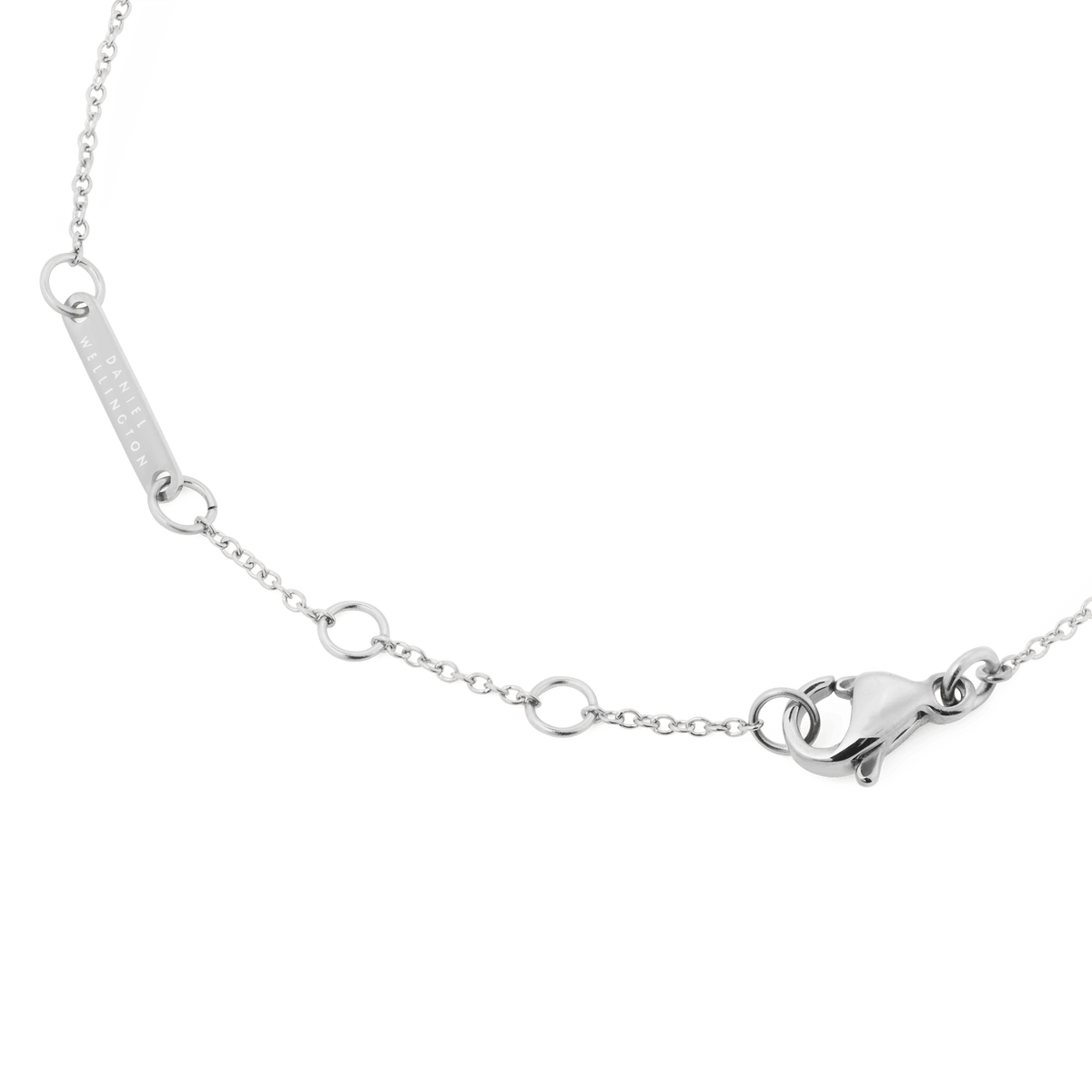 Chiusura a moschettone e targhetta con logo per il bracciale Mirelle Infinity, che presenta una catena regolabile in acciaio inossidabile argentato con anelli circolari per la regolazione.