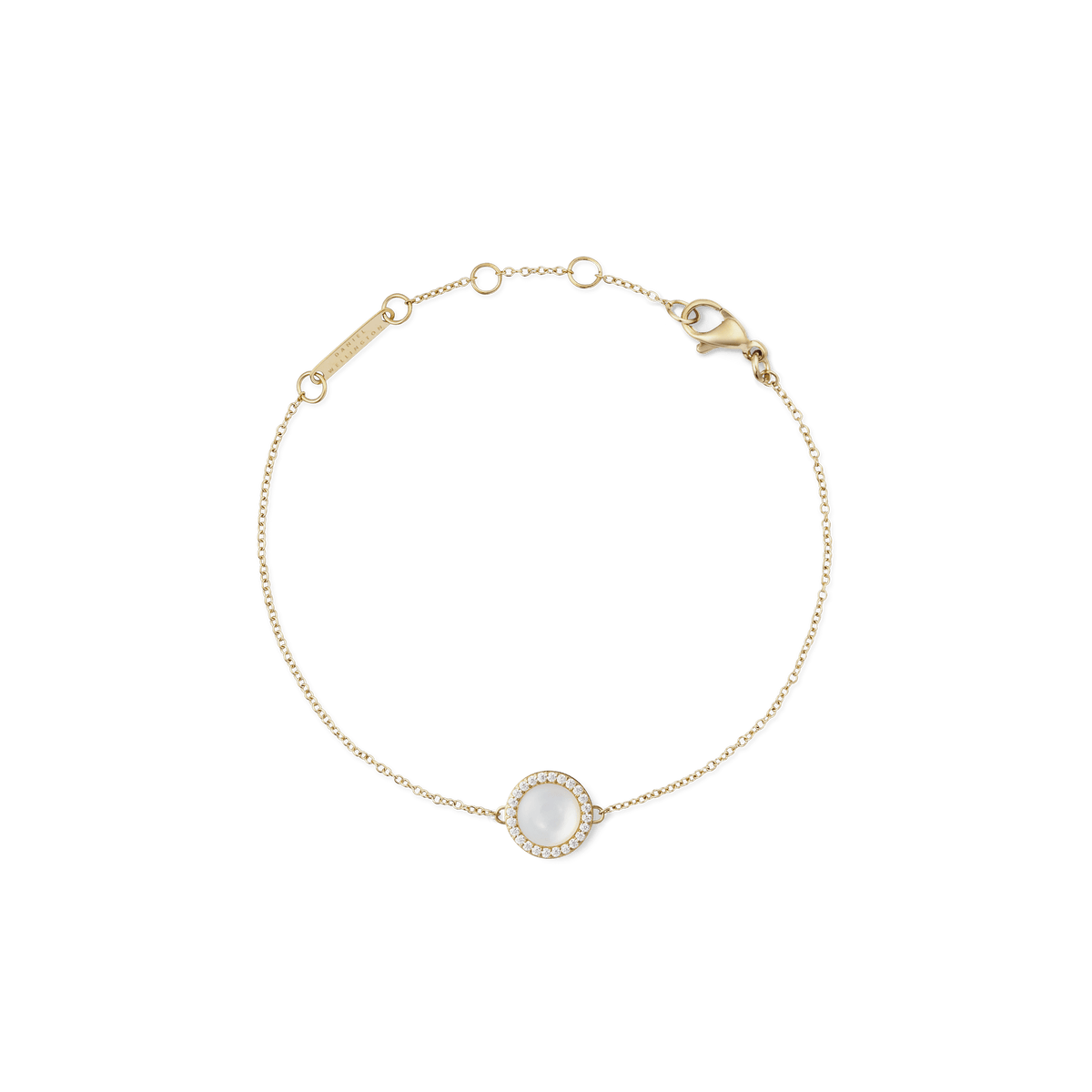 Delicate gold-coloured bracelet with a round mother-of-pearl pendant, framed by sparkling white zirconia crystals and a fine link chain.