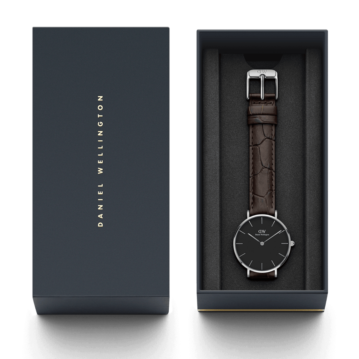 Orologio Petite York Black Silver, incluso nella confezione regalo Daniel Wellington. Dotato di cinturino in pelle con finitura effetto coccodrillo e quadrante nero, protetto da un cuscinetto interno.