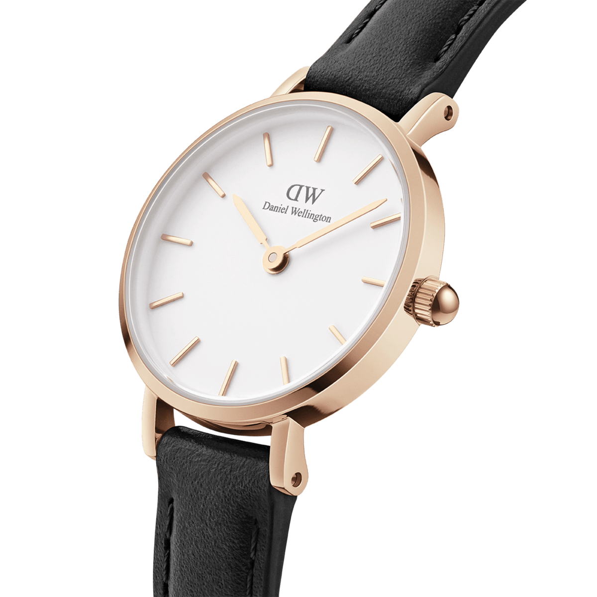 Vista lateral del reloj Petite Pressed Sheffield Rose Gold que muestra la caja pulida en oro rosa, la corona estriada y el detalle de la correa de piel negra con costuras visibles.