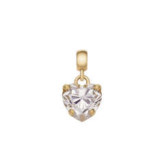 Charm a forma di cuore con cristallo bianco trasparente incastonato in acciaio inossidabile placcato oro, mostrato su uno sfondo bianco.