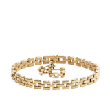 Tre bracciali in acciaio inossidabile con finitura oro, disposti su uno sfondo bianco. Presentano maglie rettangolari a catena e una chiusura a moschettone visibile.