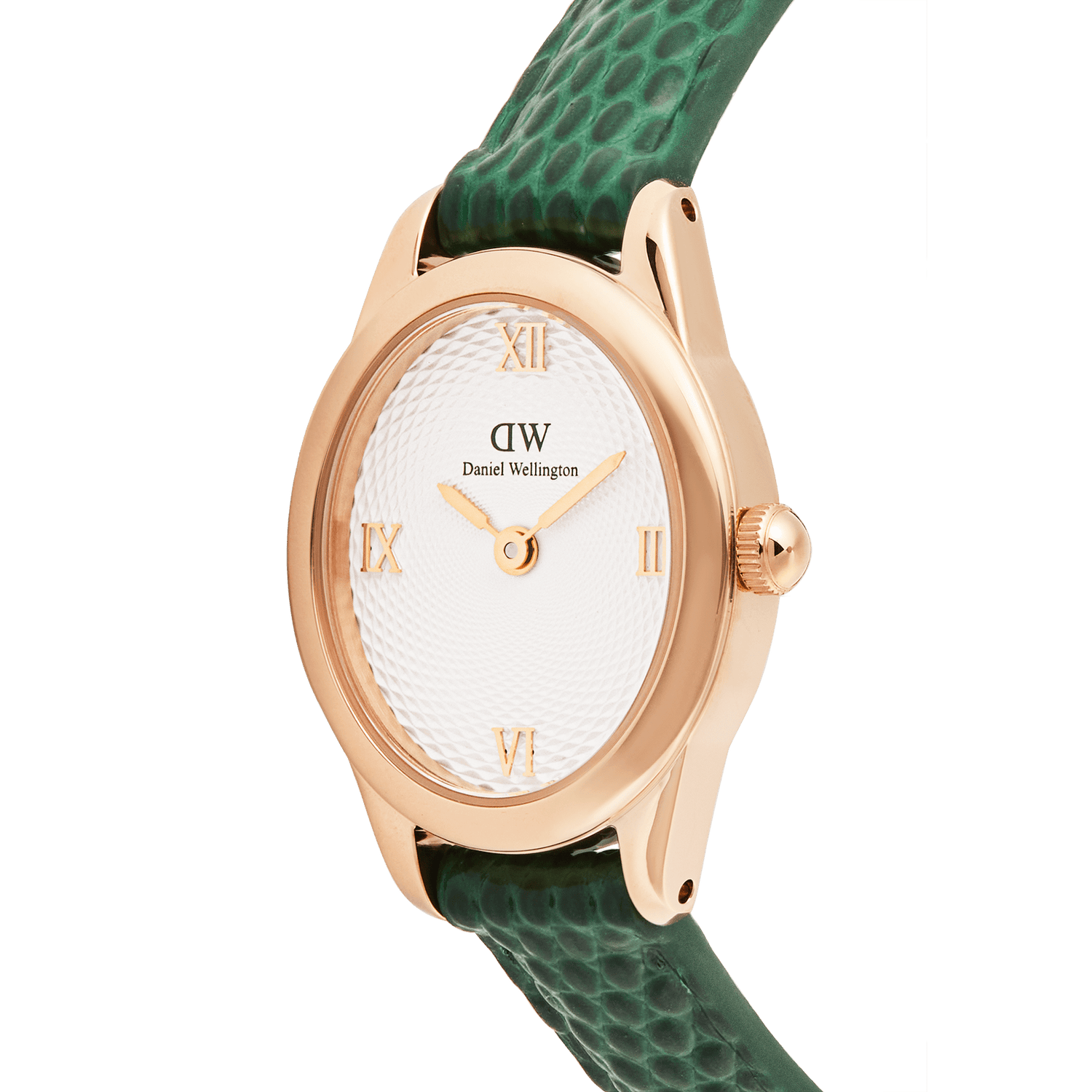 Dettaglio ravvicinato della cassa ovale in oro rosa e del quadrante bianco guilloché con numeri romani, abbinata a un cinturino in pelle verde effetto coccodrillo e corona zigrinata.