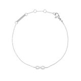 Bracciale Mirelle Infinity in acciaio inossidabile argentato, con simbolo dell'infinito impreziosito da zirconi cubici bianchi. Catena sottile e chiusura a moschettone regolabile per un comfort ottimale.