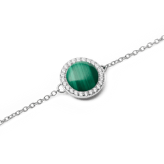 Close-up view of the Audrey Bracelet Malachite Silver with a round green malachite stone, surrounded by white cubic zirconia crystals on a delicate silver chain.