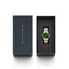 The Iconic Link Emerald Gold women's watch with green dial and gold-coloured stainless steel strap in an elegant Daniel Wellington gift box.